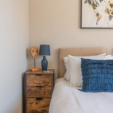 Superb One Bedroom Apartment In Coventry Cv1 *New* Екстериор снимка