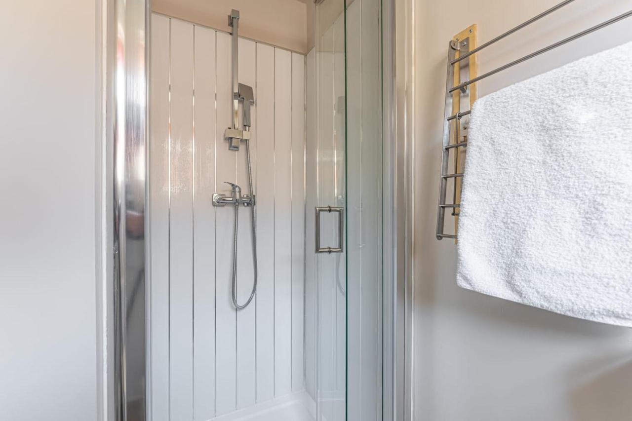 Superb One Bedroom Apartment In Coventry Cv1 *New* Екстериор снимка